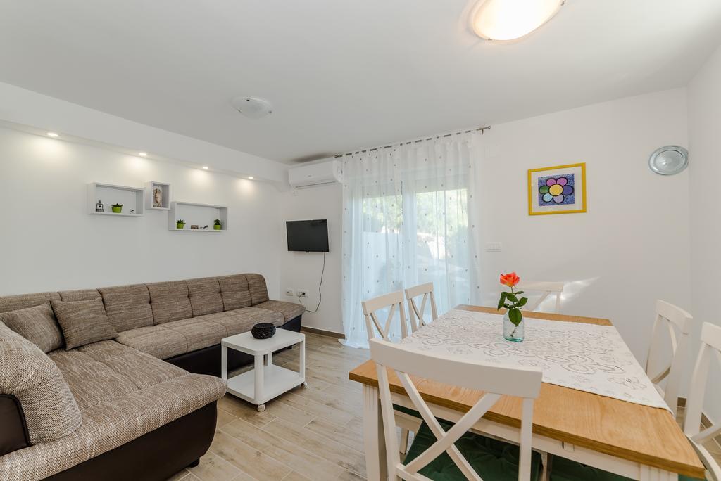 Apartment Robinson Podvrsje Luaran gambar